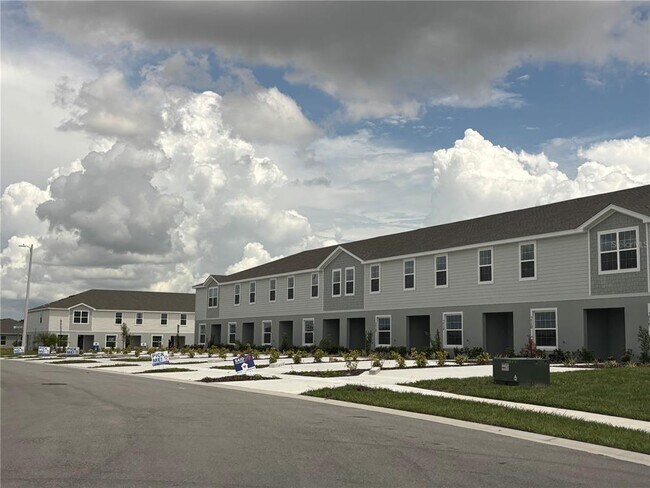 325 Wharf Wy in Winter Haven, FL - Building Photo - Building Photo