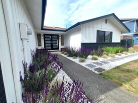 10405 100th St SW in Tacoma, WA - Building Photo