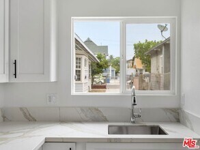 1220 W 25th St in Los Angeles, CA - Building Photo - Building Photo