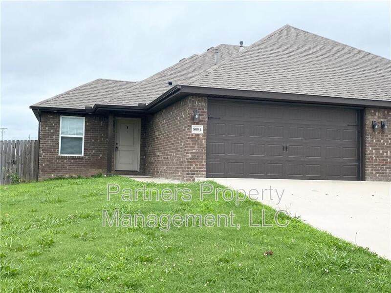 808 Hindman Dr in Prairie Grove, AR - Building Photo