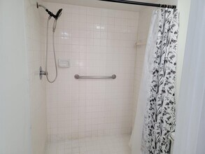 9999 Summerbreeze Dr, Unit 103 in Sunrise, FL - Foto de edificio - Building Photo