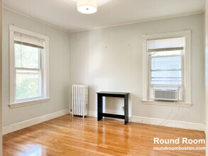 14 Smythe St, Unit 3 in Brookline, MA - Building Photo - Building Photo