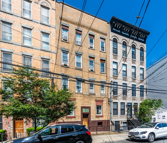 414 Monroe St in Hoboken, NJ - Building Photo - Building Photo