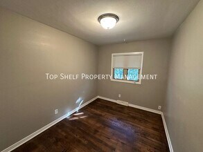 3935 Oakshire Rd in Des Moines, IA - Building Photo - Building Photo
