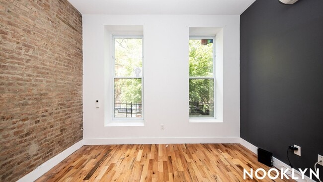 68 Halsey St, Unit 2 in Brooklyn, NY - Foto de edificio - Building Photo