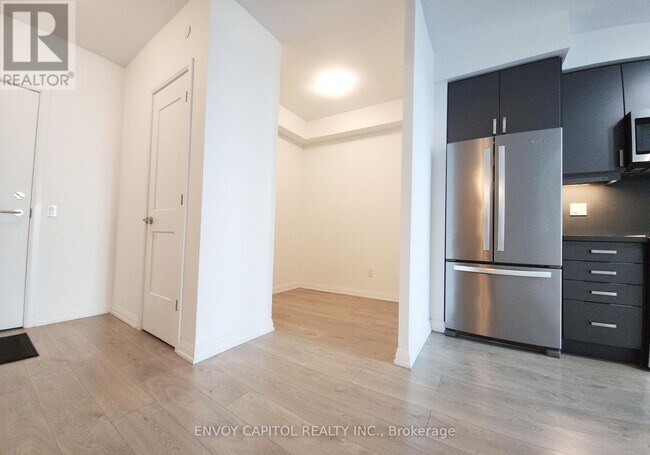 7895 Jane St in Vaughan, ON - Building Photo - Building Photo