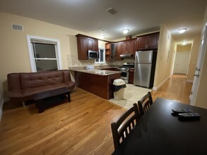 187 Zabriskie St, Unit 2 in Jersey City, NJ - Building Photo - Building Photo