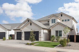329 S Water Crse Dr in Washington, UT - Building Photo - Building Photo