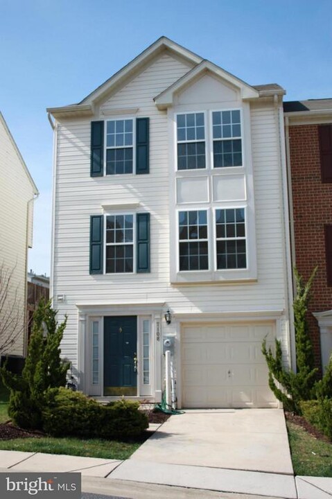 7108 Fox Harbor Way in Elkridge, MD - Building Photo