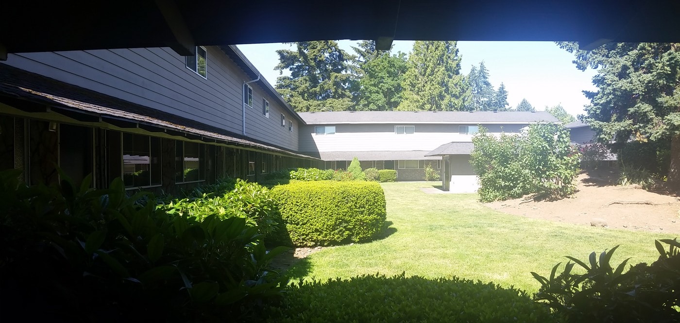 Townhouse Square Apartments in Vancouver, WA - Building Photo