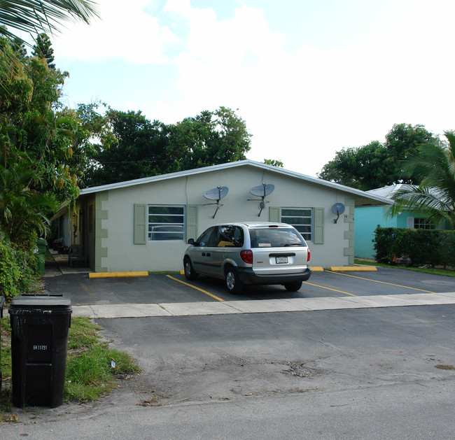 419 SE 19th St in Fort Lauderdale, FL - Foto de edificio - Building Photo