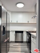 155 S St Andrews Pl in Los Angeles, CA - Building Photo