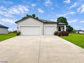 9011 Penny Cir in La Belle, FL - Building Photo