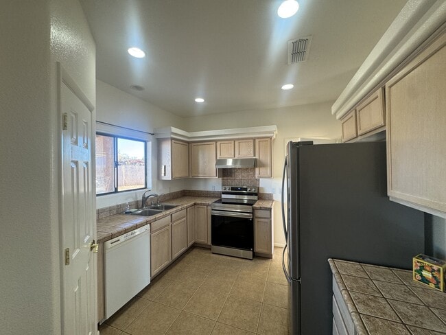 9930 Roundup Trail in Kingman, AZ - Building Photo - Building Photo