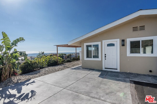 22609 Pacific Coast Hwy in Malibu, CA - Building Photo - Building Photo