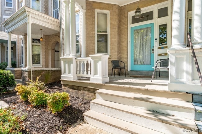 property at 1621 W Grace St