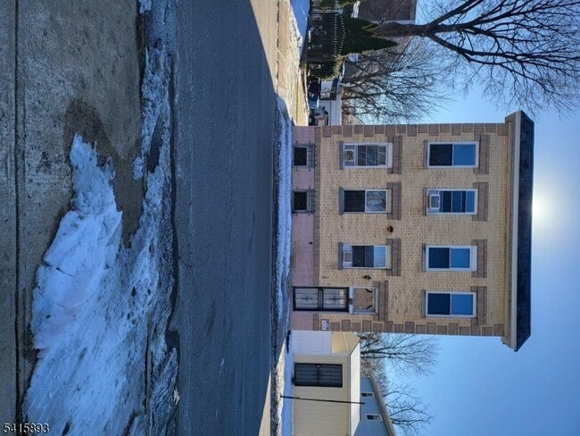 89 Tremont Ave in East Orange, NJ - Building Photo - Building Photo