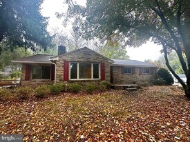 1 High Acres Dr in Ewing Township, NJ - Building Photo