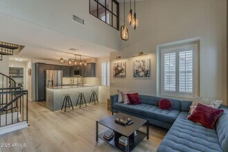 106 W Commerce Ct in Gilbert, AZ - Building Photo - Building Photo