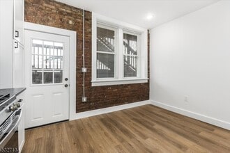200 Forest St in Montclair, NJ - Building Photo - Building Photo