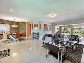 10643 NE 10th Ave in Miami Shores, FL - Building Photo - Building Photo