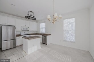 5108 English Terrace, Unit 104 in Alexandria, VA - Foto de edificio - Building Photo