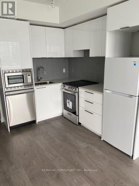 501 Yonge St in Toronto, ON - Building Photo - Building Photo