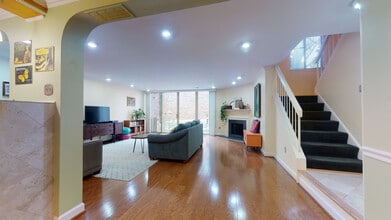 1635 S Hayes St, Unit A in Arlington, VA - Building Photo - Building Photo