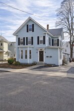 49 Pope St, Unit 1 in Hudson, MA - Foto de edificio - Building Photo