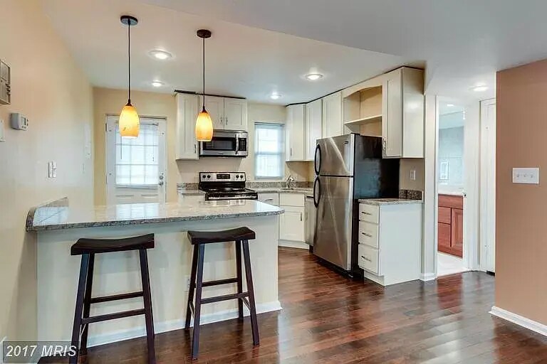1415 E Abingdon Dr in Alexandria, VA - Building Photo