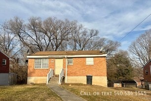 2828 Idlewild Blvd NE in Roanoke, VA - Building Photo