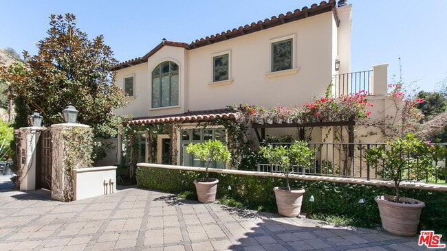 1693 Marmont Ave in Los Angeles, CA - Building Photo - Building Photo