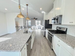 512 William Tiedeman Ln in Virginia Beach, VA - Building Photo - Building Photo