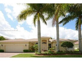 896 Marina Dr in Weston, FL - Building Photo