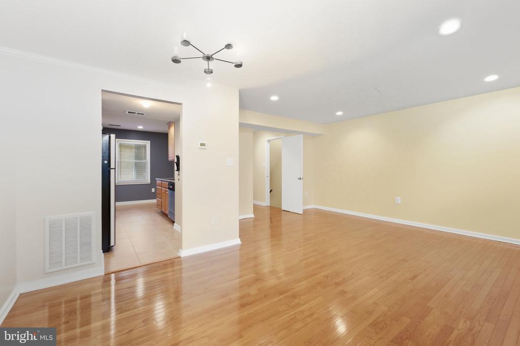 6314 Draco St in Burke, VA - Building Photo