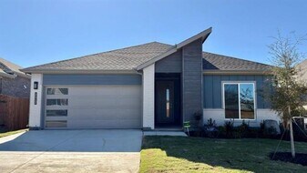 2512 Goldfinch Dr in Denton, TX - Building Photo