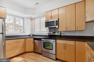 10846 Antigua Terrace-Unit -101 in Rockville, MD - Building Photo - Building Photo