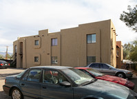 940 N Alvernon Way in Tucson, AZ - Foto de edificio - Building Photo