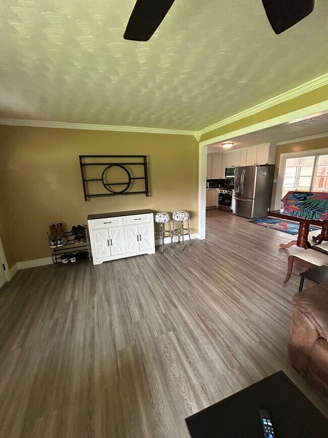 1230 S Rogers St in Pooler, GA - Foto de edificio - Building Photo