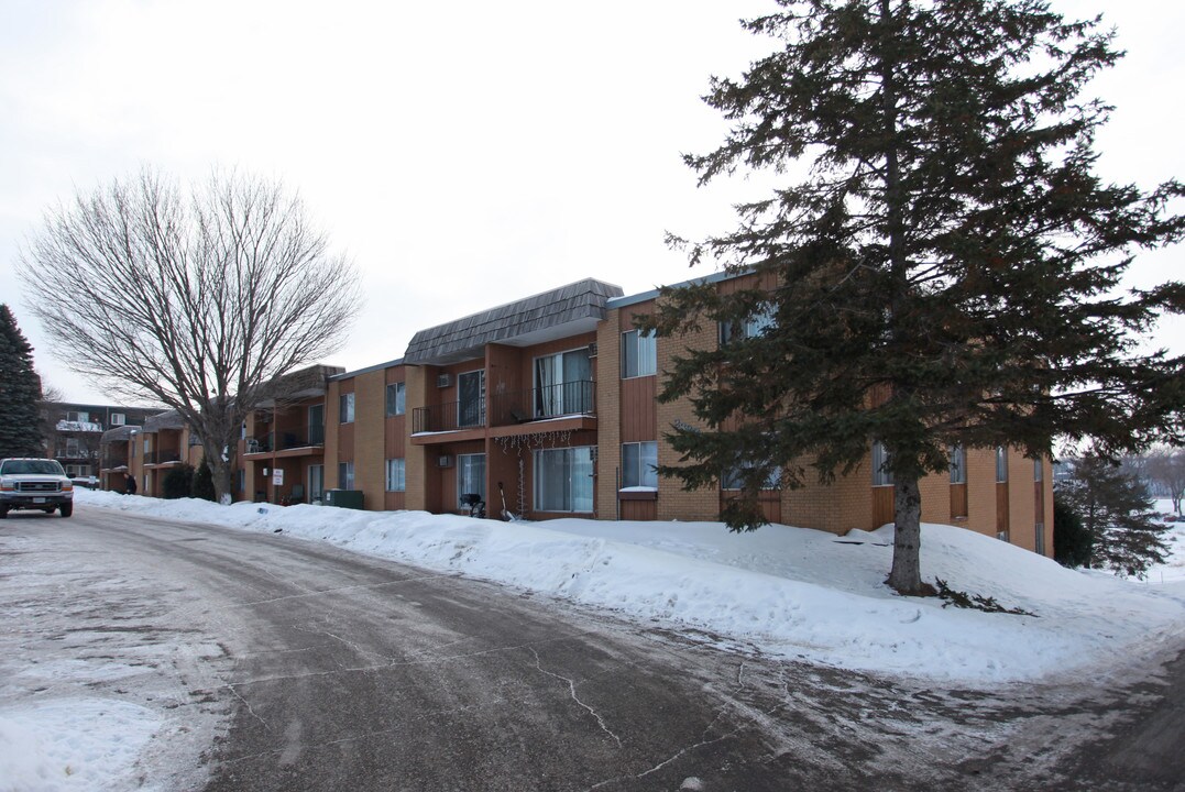 Spring Park Apartments in Spring Park, MN - Building Photo