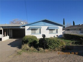 2015 Wickieup Ave in Kingman, AZ - Building Photo