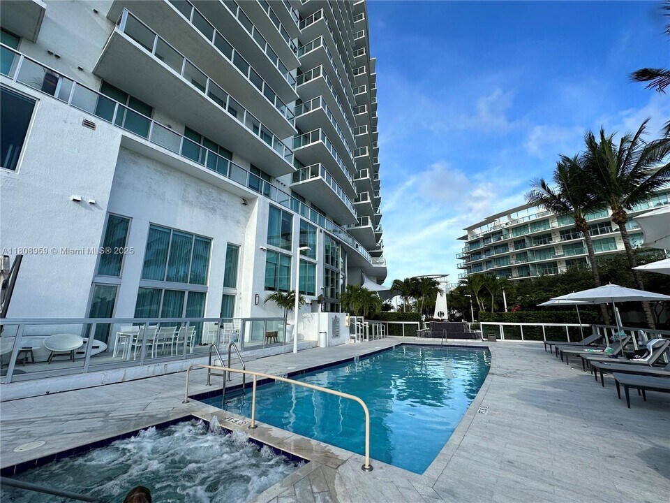 6700 Indian Creek Dr, Unit 401 in Miami Beach, FL - Foto de edificio