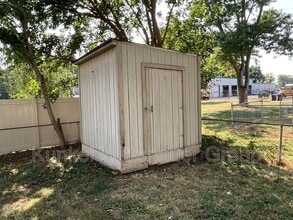 106 E Phillips St in Mascoutah, IL - Foto de edificio - Building Photo
