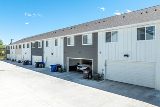 Westover Townhomes in Des Moines, IA - Building Photo - Building Photo