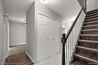 1432 Oakbrook E Dr, Unit 68 in Rochester Hills, MI - Building Photo - Building Photo