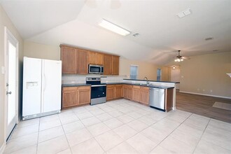 2704 Cascade Cove Dr in Little Elm, TX - Foto de edificio - Building Photo