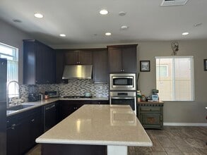 11043 Walden Cir in Garden Grove, CA - Building Photo - Building Photo