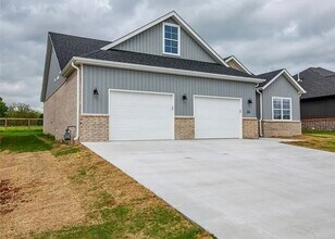 252 Nebo St in Prairie Grove, AR - Building Photo - Building Photo