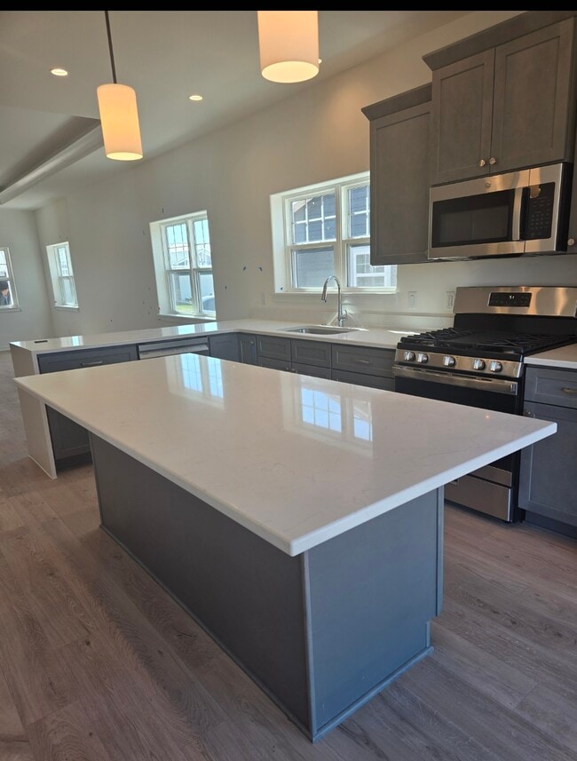 257 Binsfeld St in Belgium, WI - Foto de edificio - Building Photo