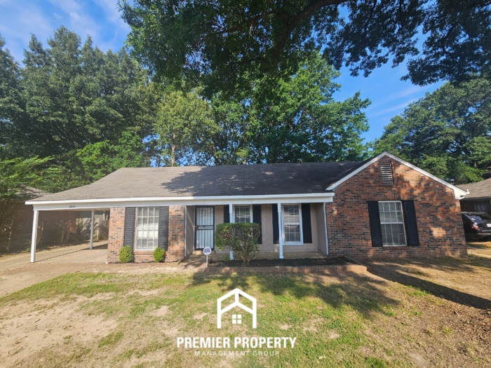 3373 S Mendenhall Rd in Memphis, TN - Building Photo